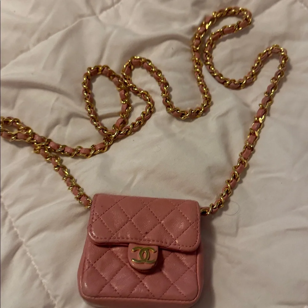 Chanel Vintage Lambskin Leather MICRO Crossbody Bag perfect fit to carry AirPods - Picture 4 of 9